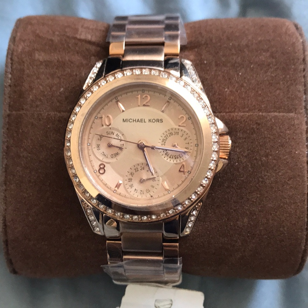 NIB- Michael Kors Rose Gold-Tone Watch - Picture 2 of 6
